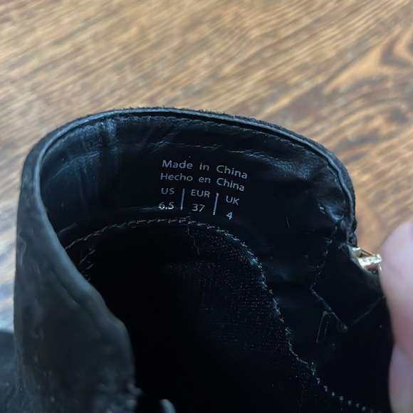 Black suede 2.5inch booties from call it spring. - Picture 5 of 7